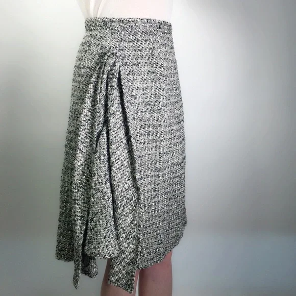 Oscar de la Renta Boucle’ Ruffled Gray Tweed Skirt - Picture 2 of 7